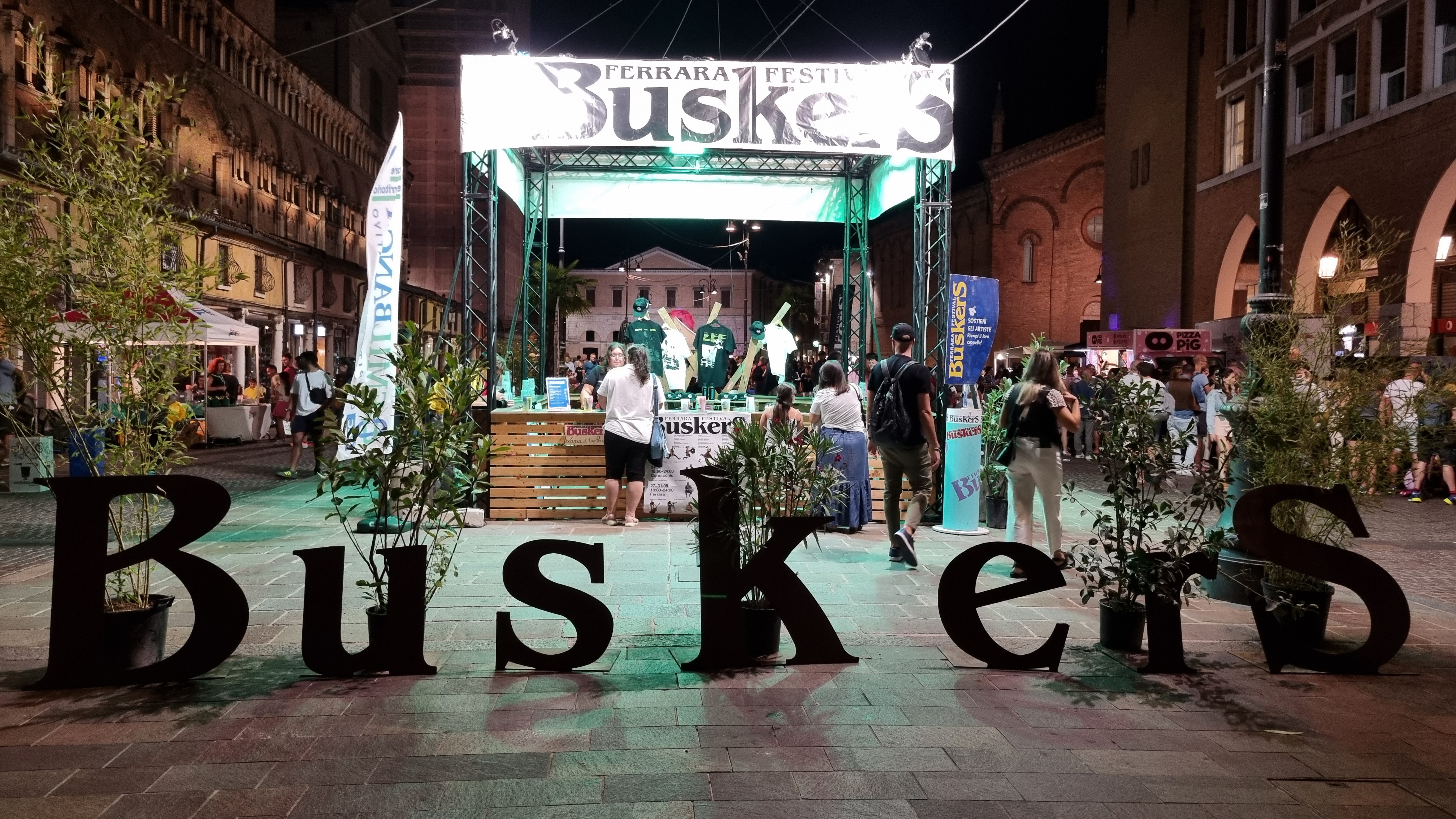 Musica live/Ferrara Buskers Festival 2025, lo spettacolo non manca. Malumori e proteste per il centro storico a pagamento