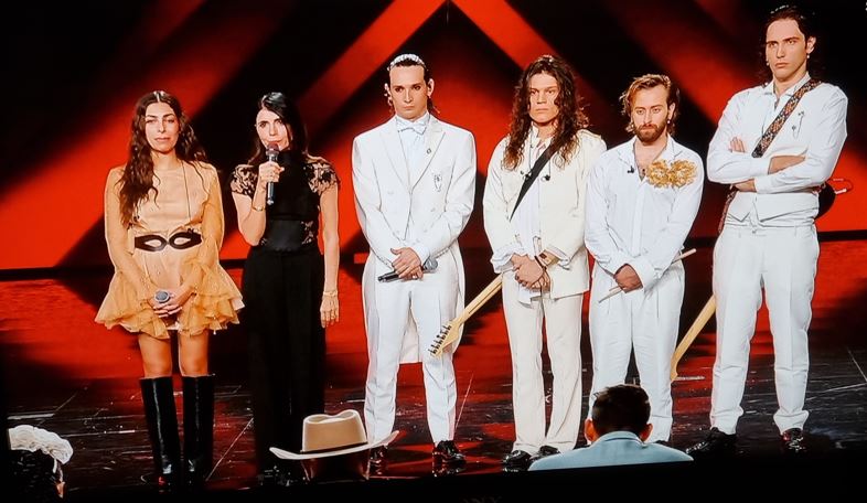 X Factor/Copper Jitters gia’ usciti dai live Lauro non riesce a salvarli la seconda volta. PierC e Delia i migliori della “dozzina”