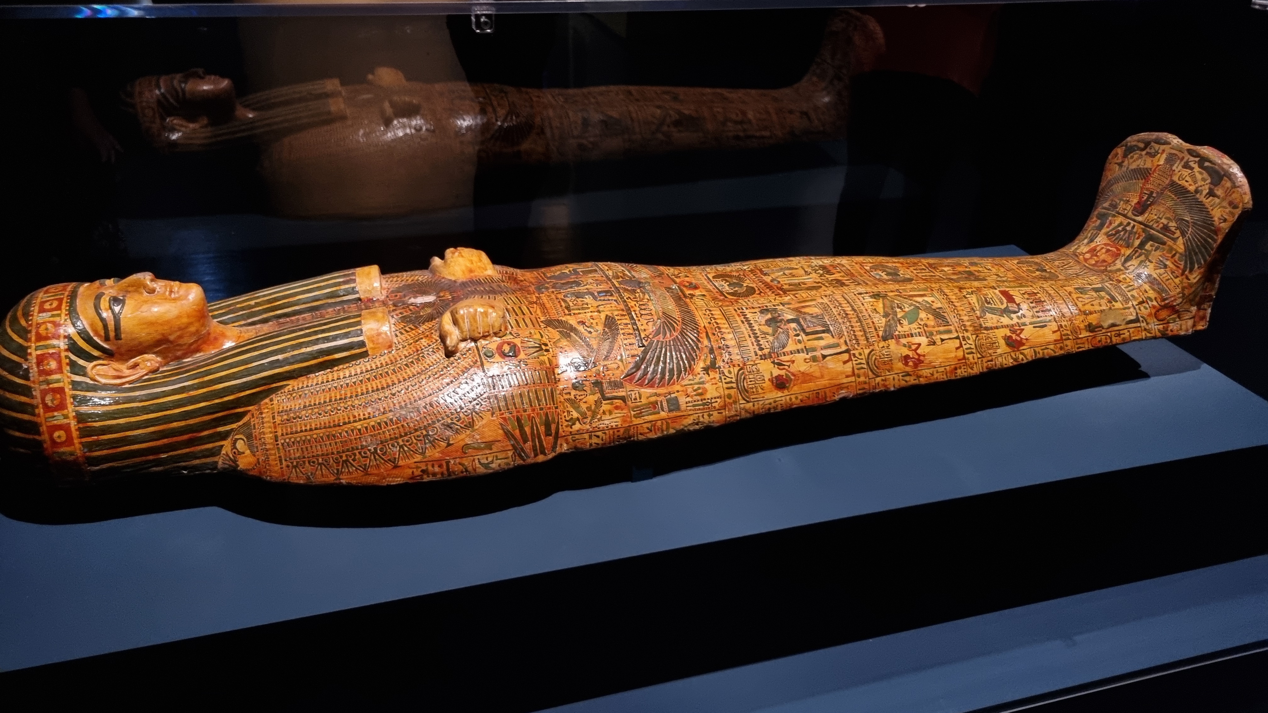 Mostre/Re, regine, scribi, defunti e servi nell’oro e nella pietra dell’Antico Egitto.
A Roma splende il Tesoro dei faraoni