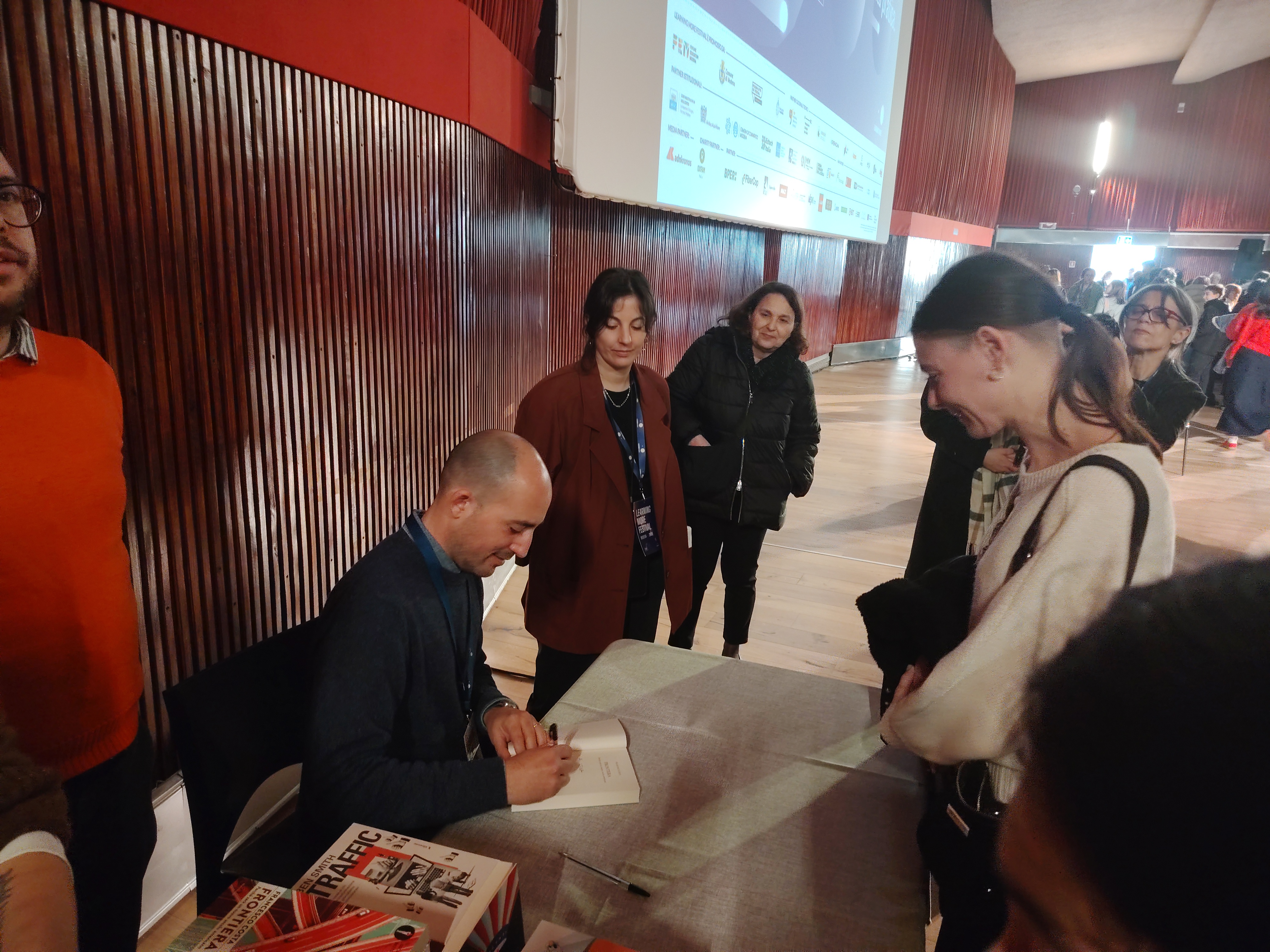 Informazione/Costa, direttore de “Il Post”:
«Nella babele delle news e dei “talk” drogati diffidare di chi urla e vende troppe certezze»