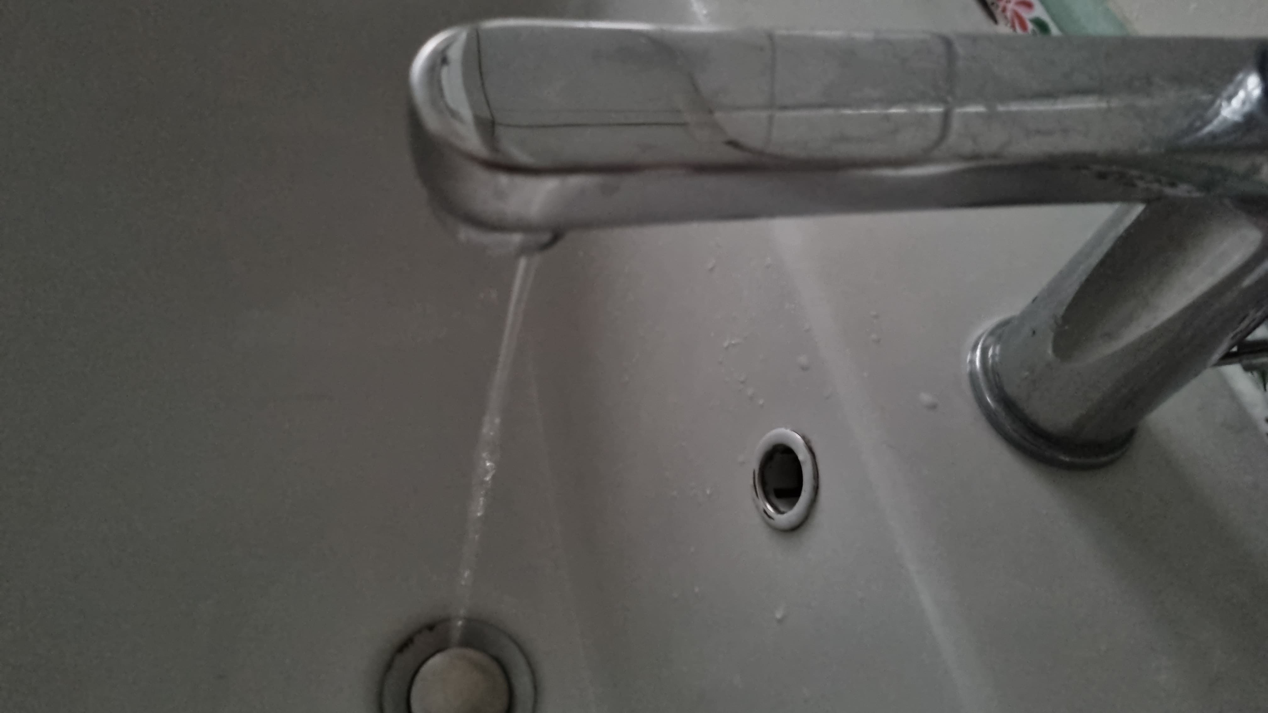 Emergenza acqua/Dopo l’agricoltura entra in sofferenza anche la rete potabile civile. Autobotti in nord Italia