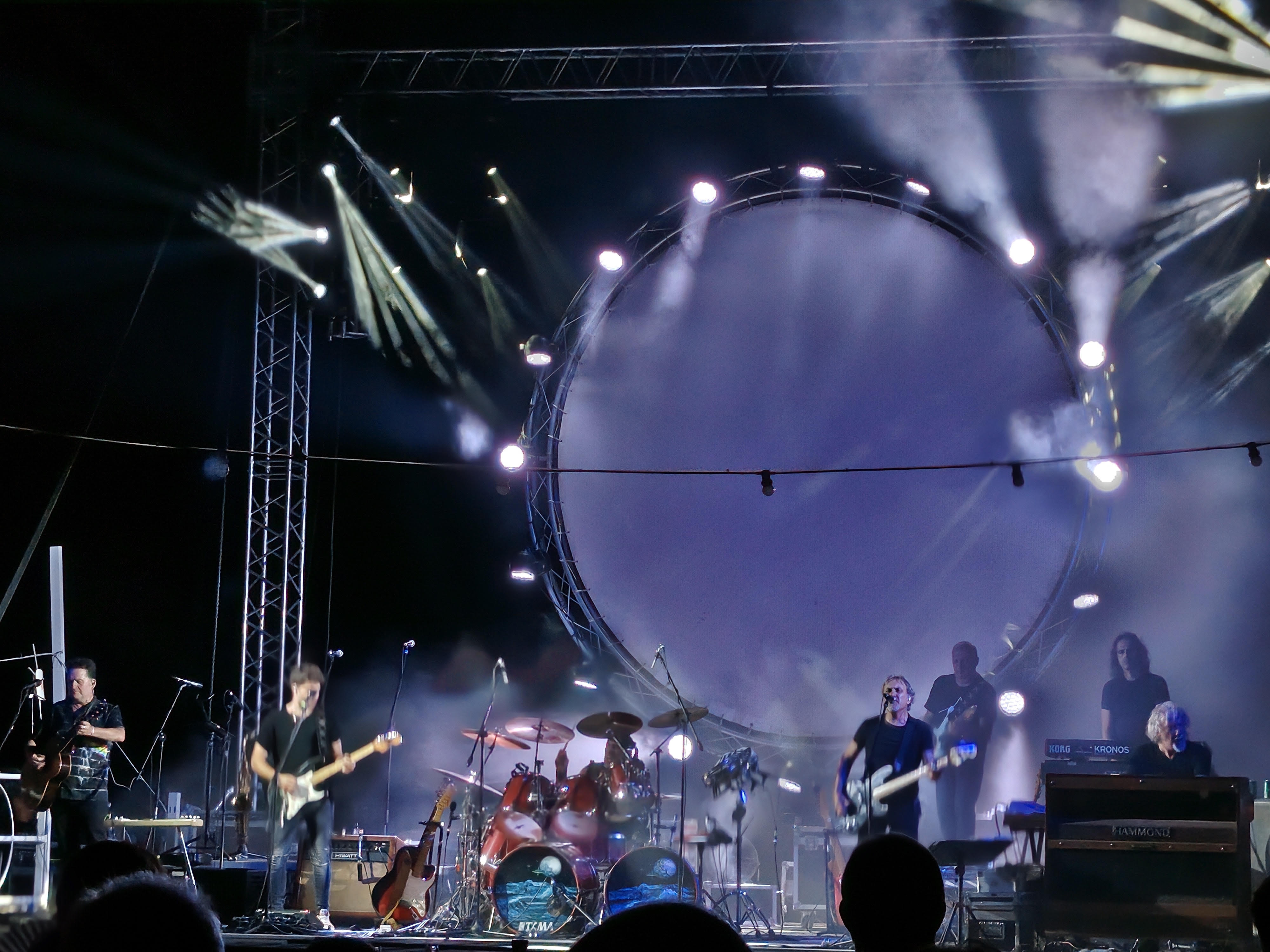 Musica live/Lo scintillio e la profondità della musica dei Pink Floyd tornano sul palco. Il concerto sulla spiaggia di Lido Scacchi con i “tribute” Floyd Machine